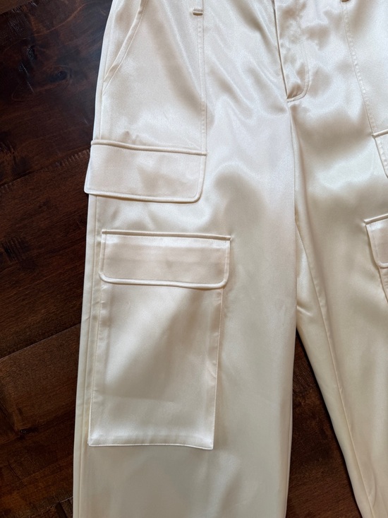 FRAME Relaxed Straight Cargo Pants in Bone - Picture 7 of 15